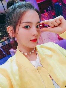 娱乐吃瓜杨超越,从娱乐吃瓜到现象级偶像的蜕变之路